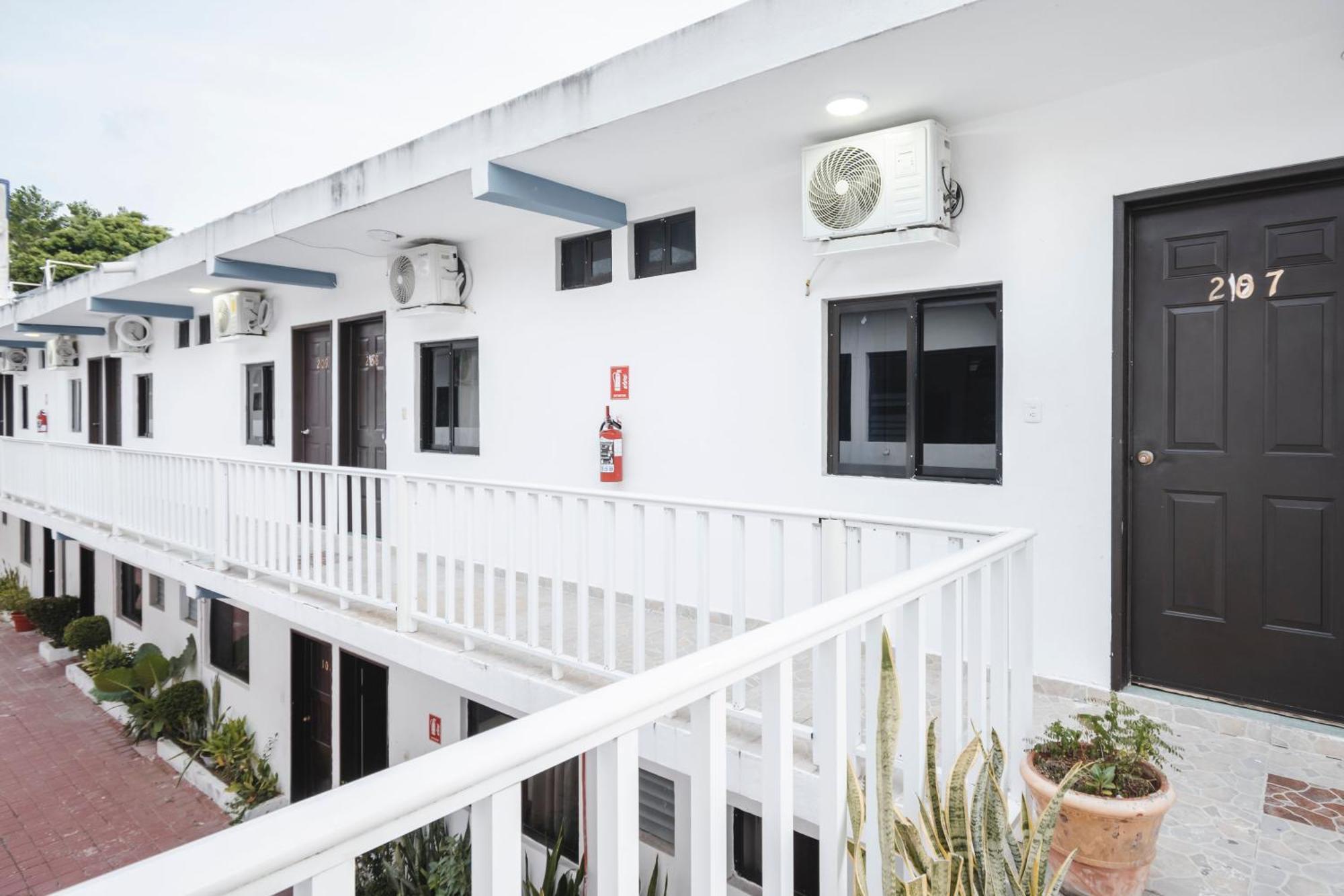 Hotel Quiam Playa del Carmen Exterior photo